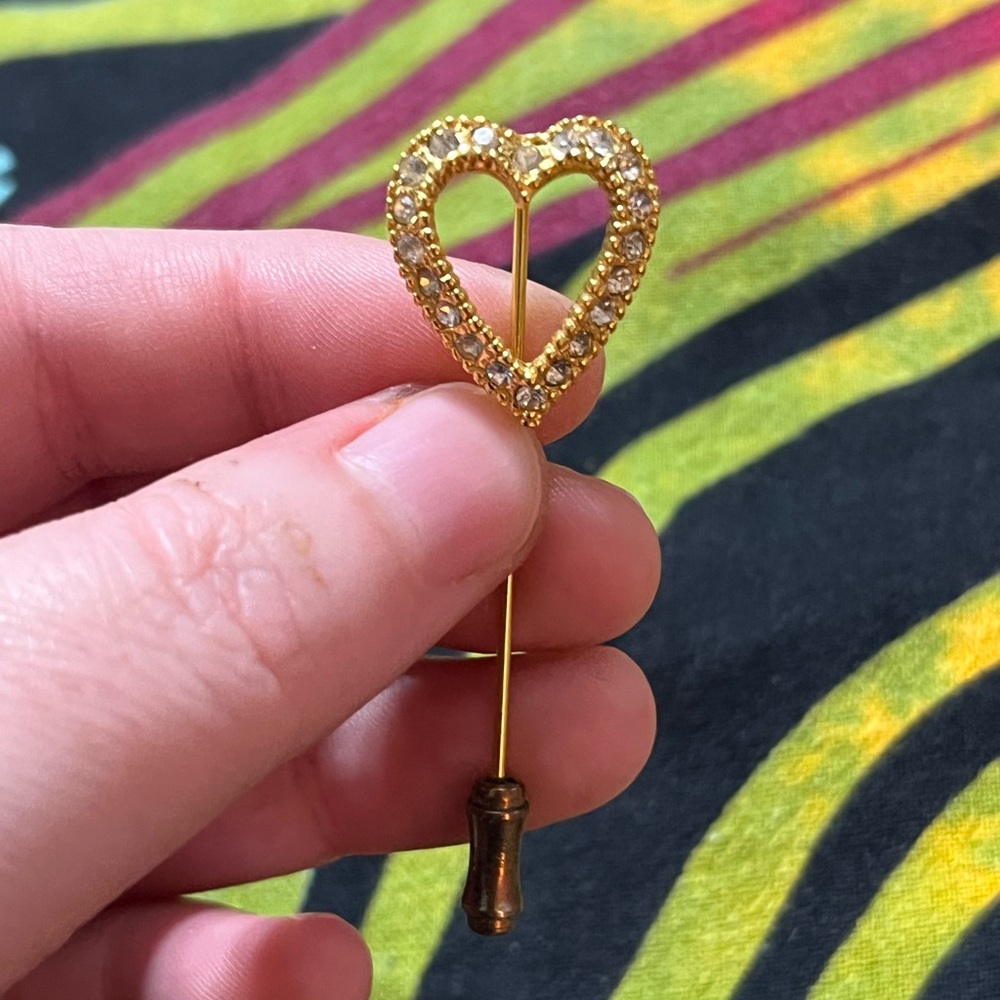 Vintage Cottagecore Rhinestone Heart Gold Tone Metal
Costume Jewelry Stickpin